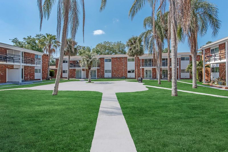 Landscaped courtyard at Palm Grove Apartments
